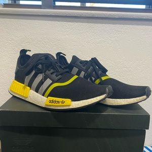 Mens size 10 Adidas NMD R1.